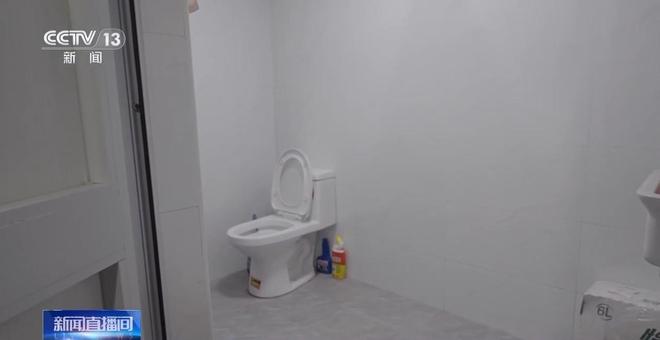 老旧房屋居民如何实现“卫生间自由”？AG真人游戏地址告别“拎马桶” 上海(图5)
